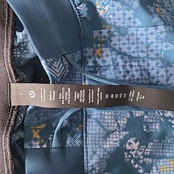 Mens Lululemon shorts size small - Picture 4 of 5